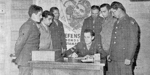 Black and white photo of soldiers.